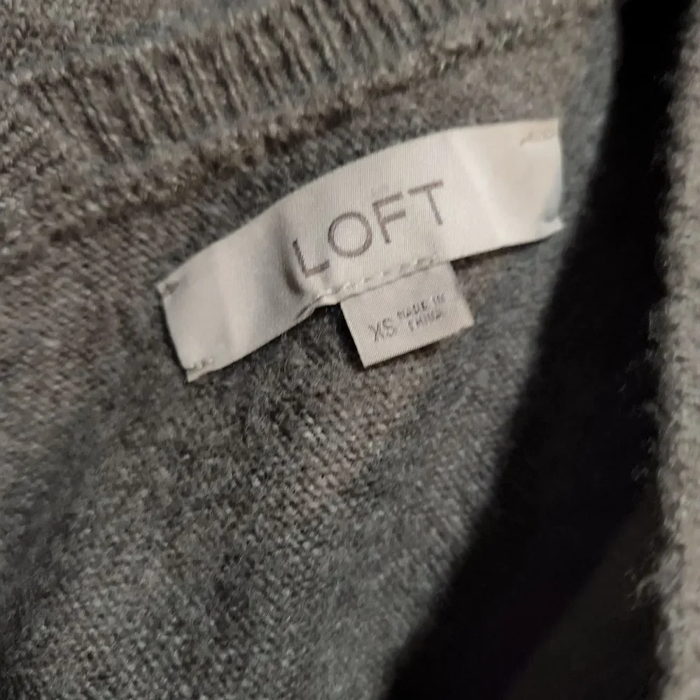 LOFT V-neck layered sweater Extra‎ Small